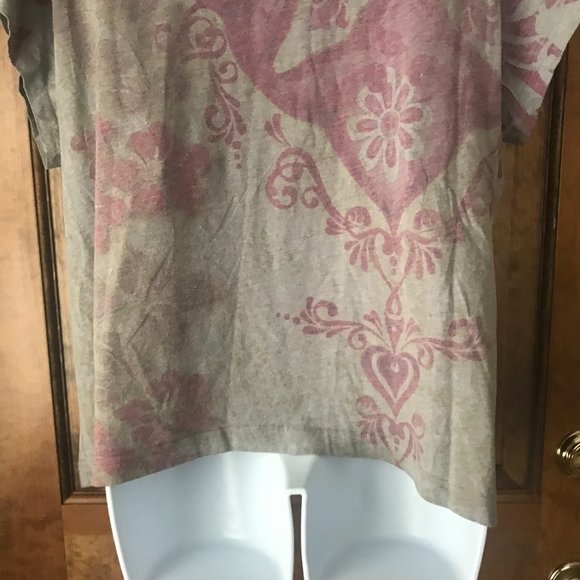 FINAL PRICE - Self Esteem Gray with Fuchsia & Blue Roses Short Sleeve Tee XL - Picture 9 of 11